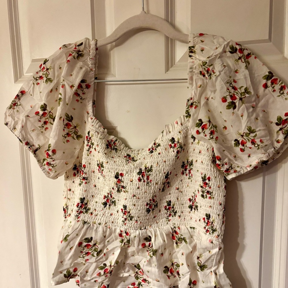J.Crew Puff-Sleeve Smocked Top in Strawberry Floral EUC Women's Medium - Picture 3 of 7